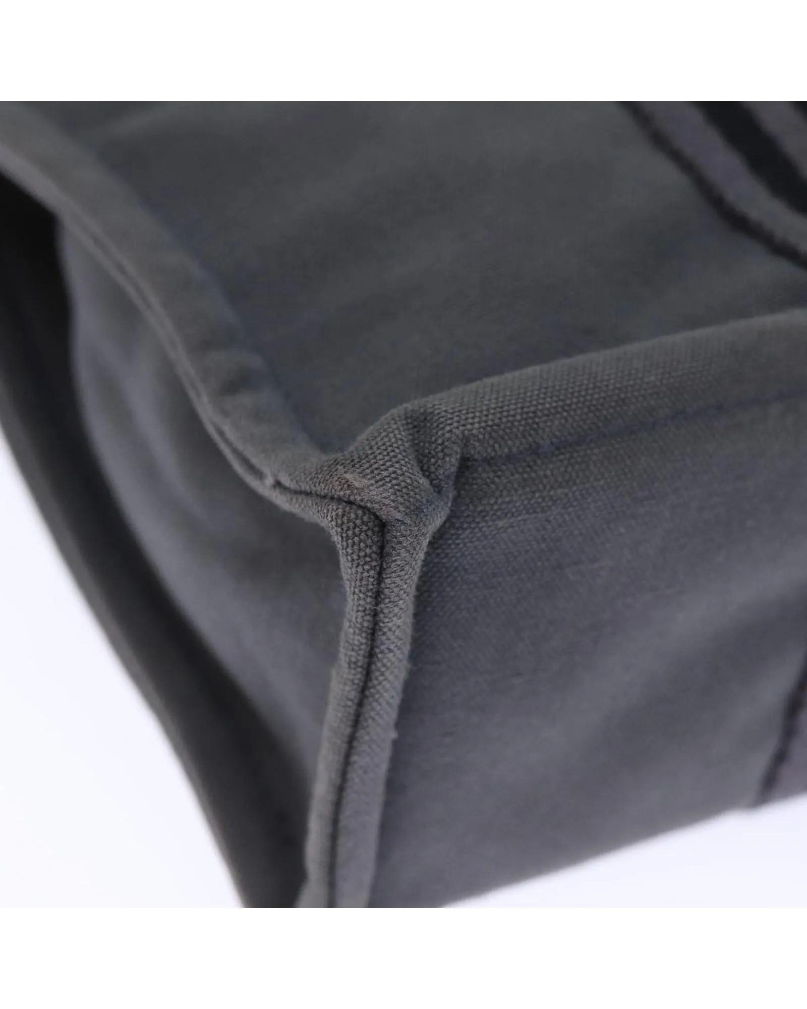 Canvas Hand Bag with Multiple Functionality and Spacious Design