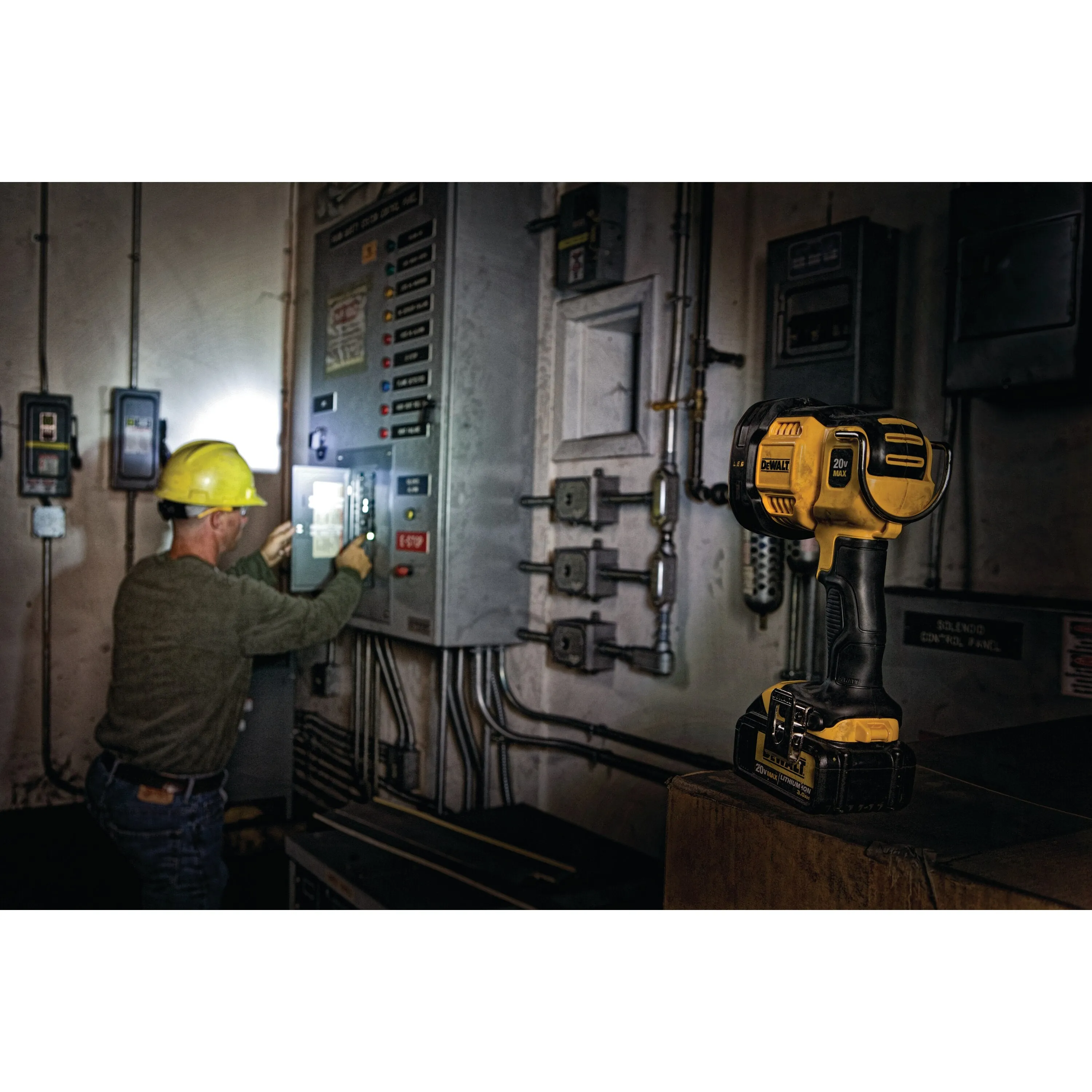 DeWalt DCL043 20V Max Jobsite LED Spotlight