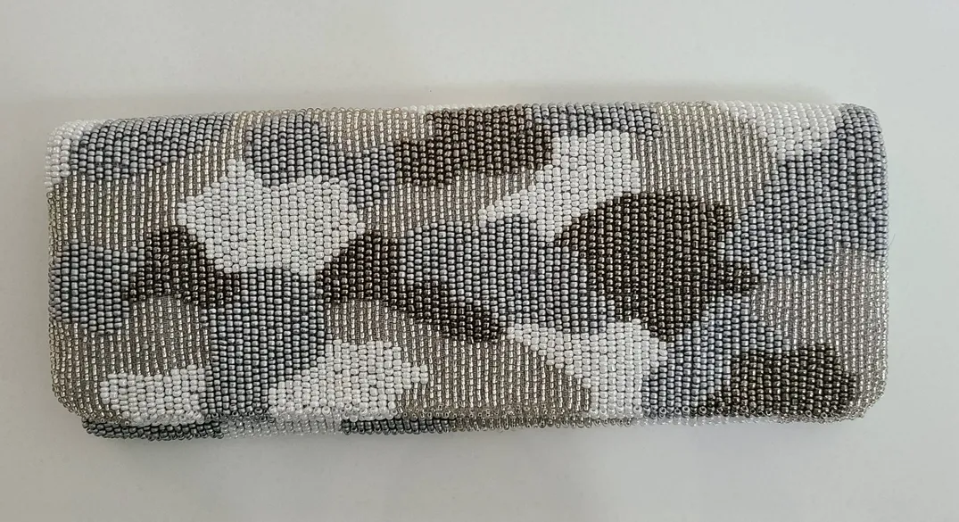 FO Fully beaded clutch