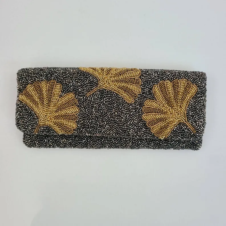 FO Fully beaded clutch