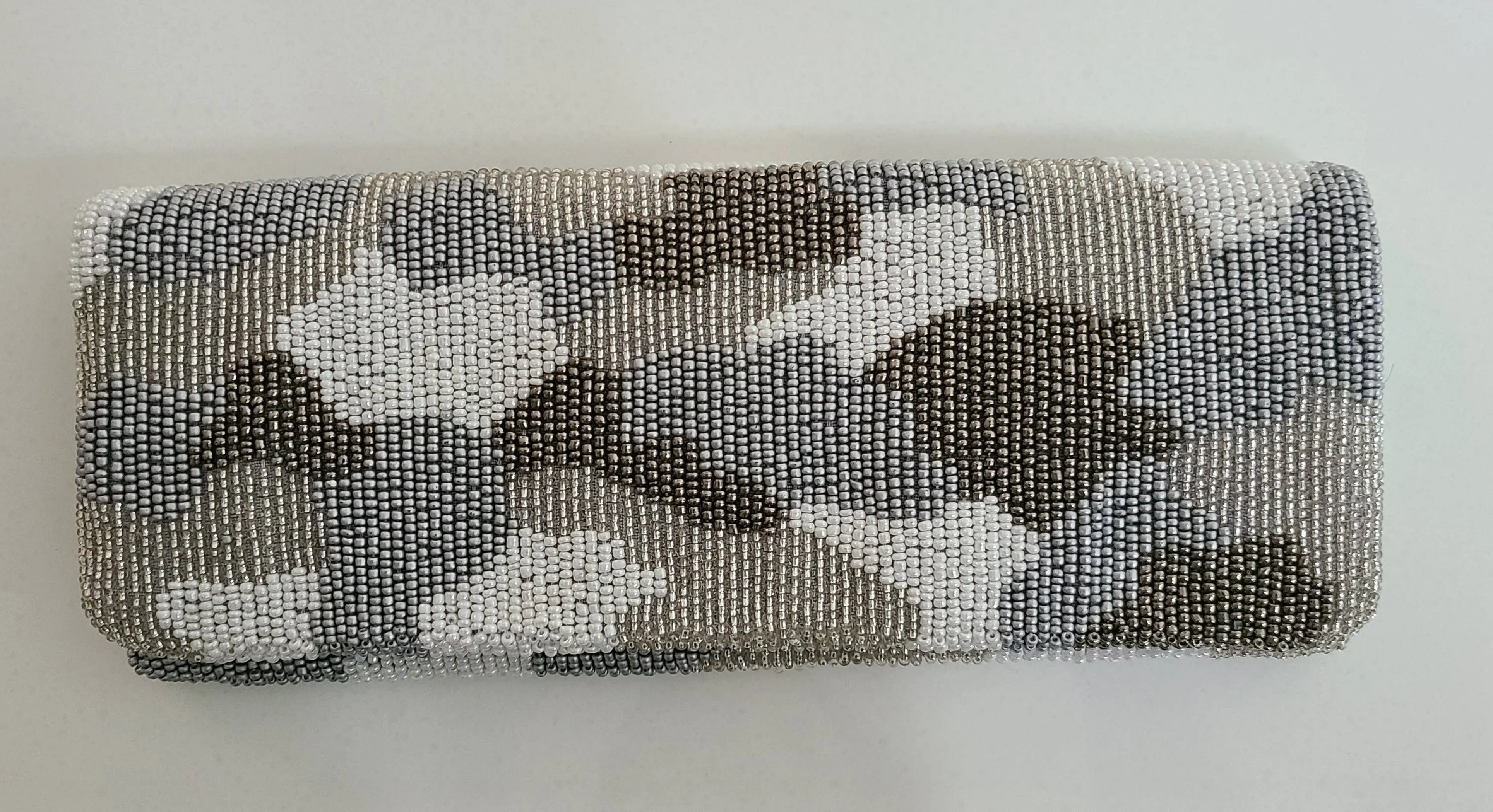 FO Fully beaded clutch