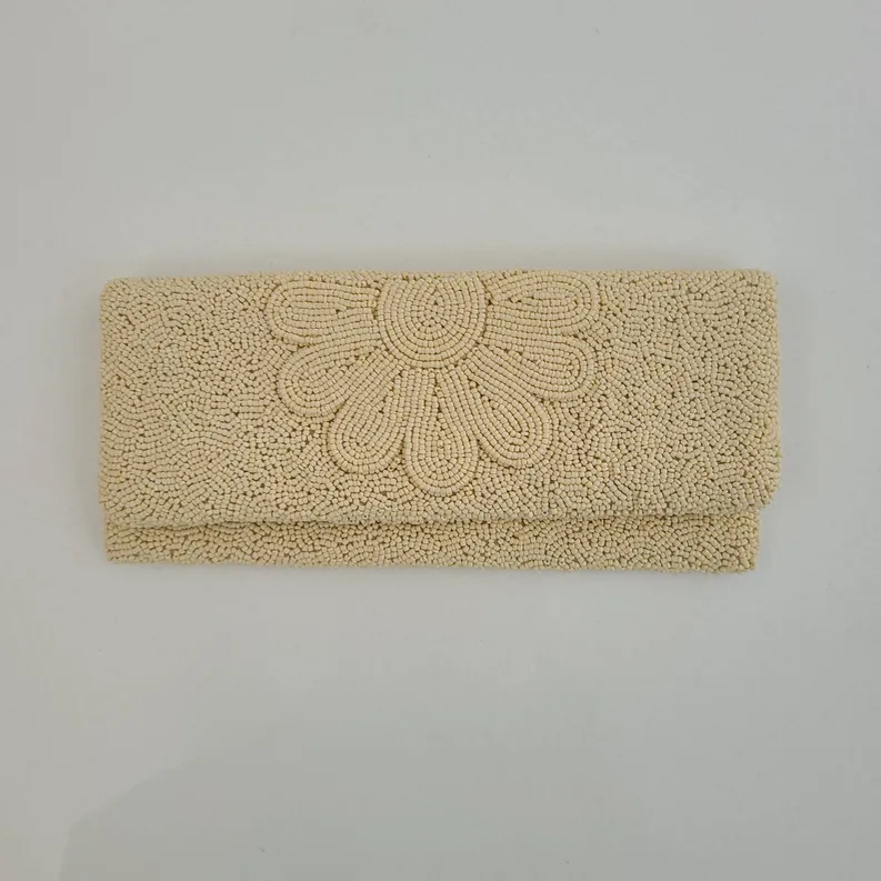 FO Fully beaded clutch