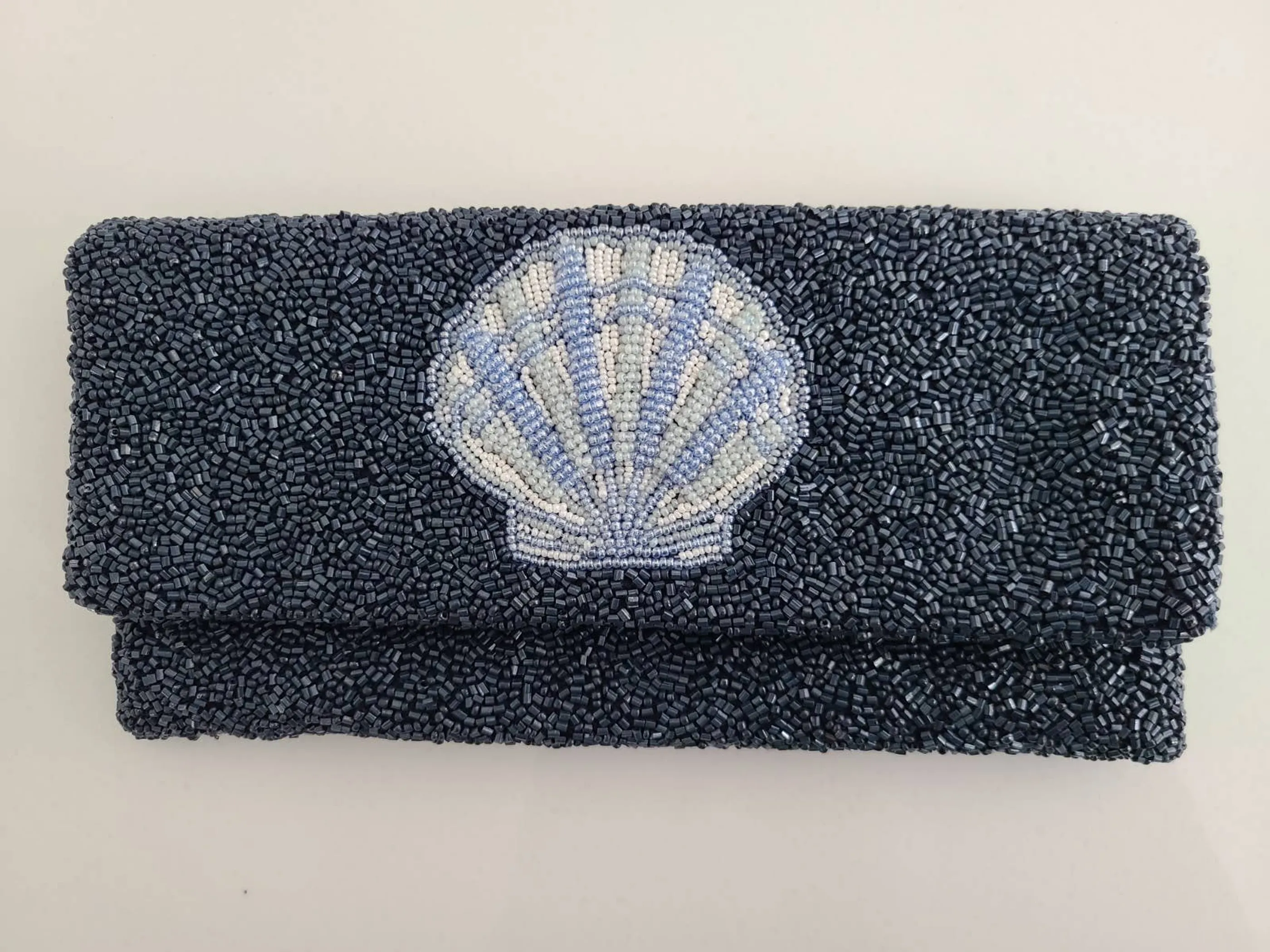 FO Fully beaded clutch