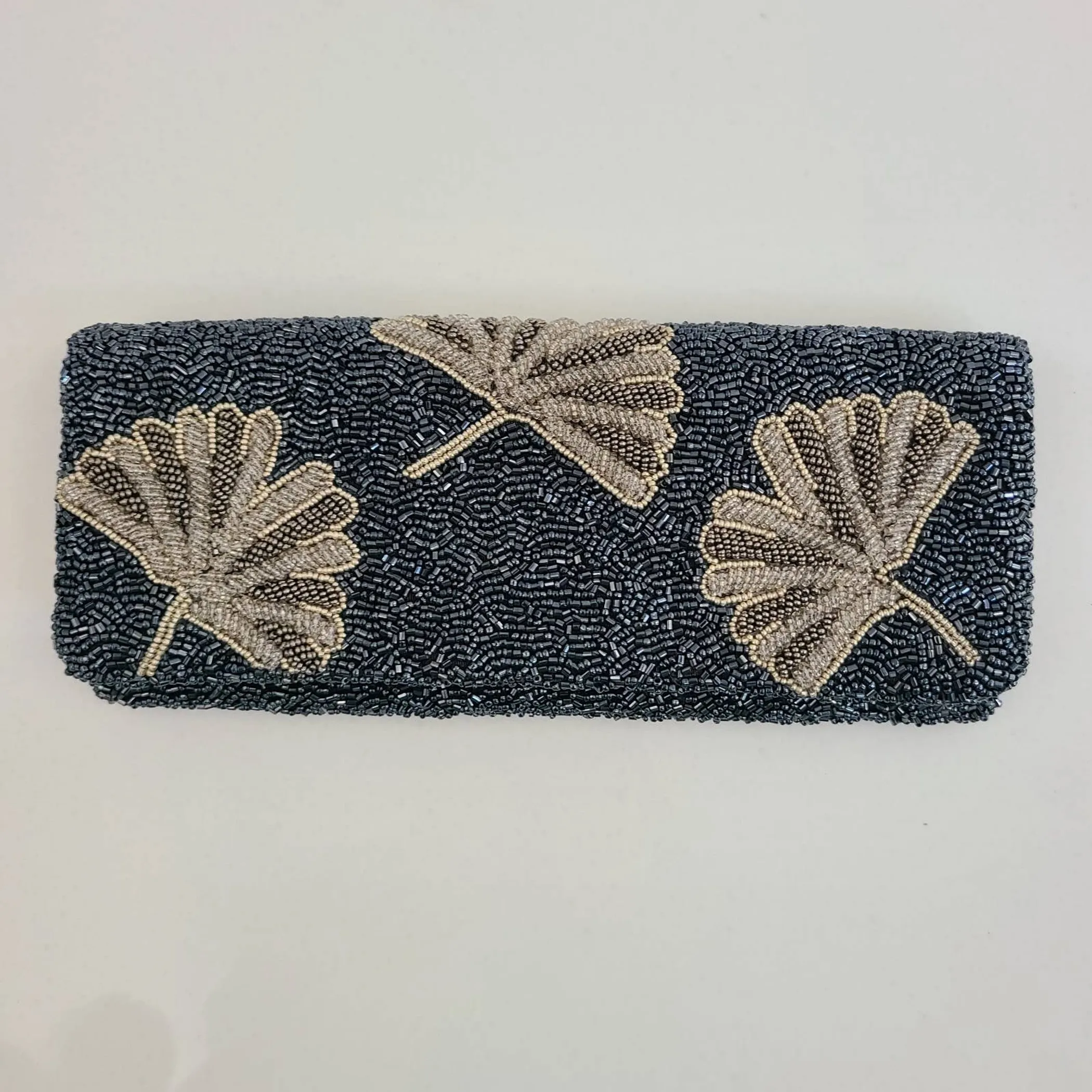 FO Fully beaded clutch