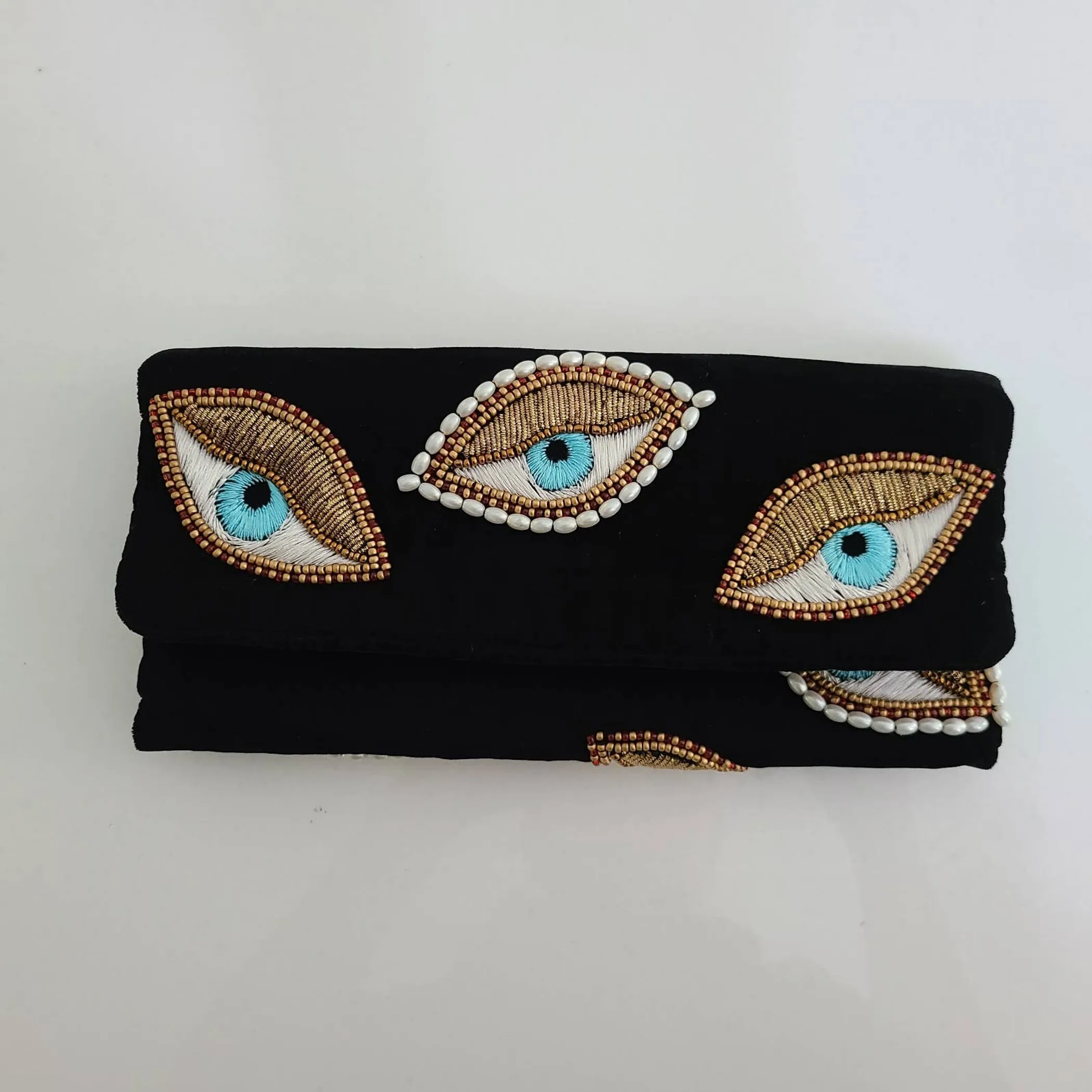 FO Fully beaded clutch