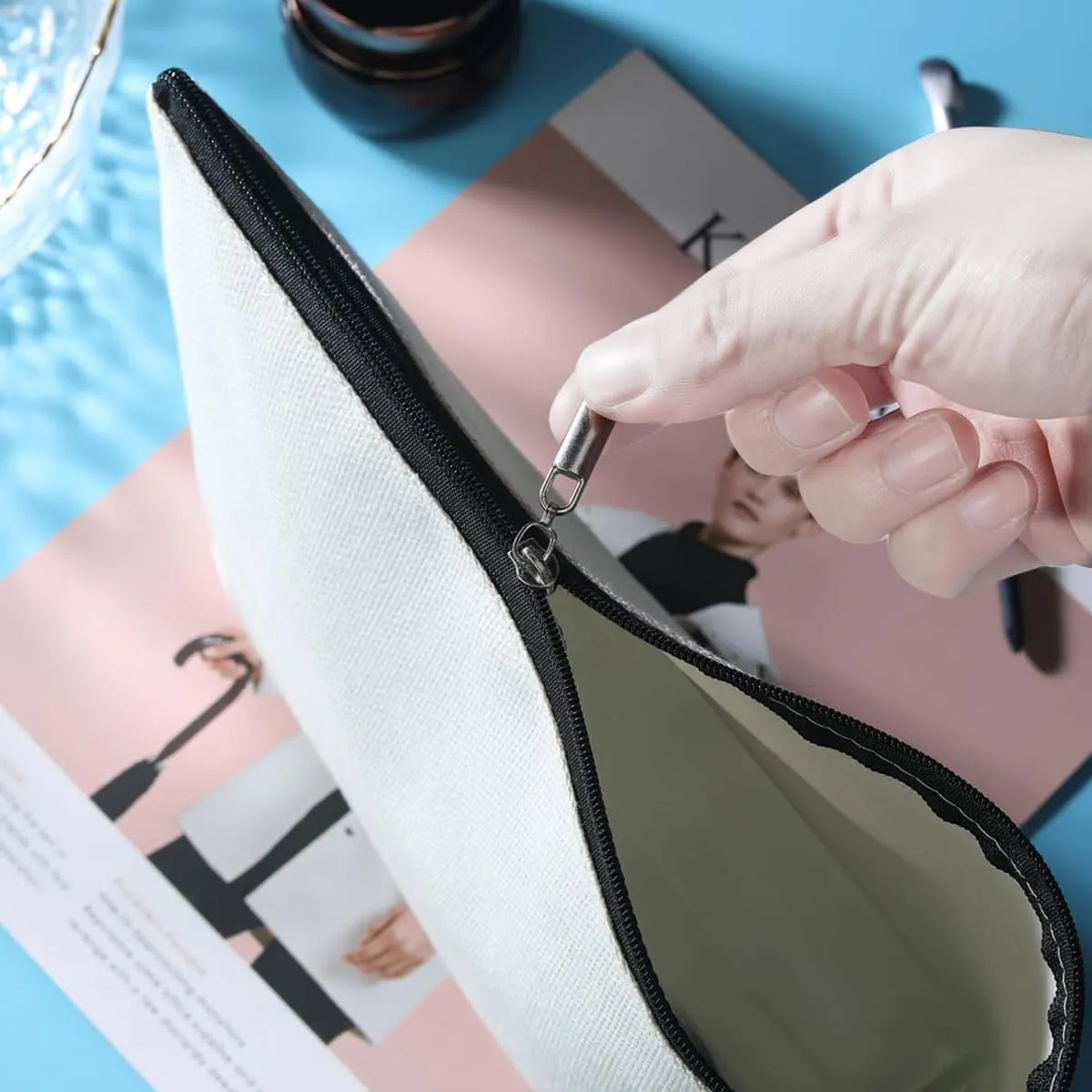 Football Gifts Mama Gifts Makeup Bag Football Party Favors Cosmetic Bag Football Stuff Accessories Birthday Gifts for Women Mom Mama Coach Zipper Pouch Travel Organizer Toiletry Bag Vacation Christmas