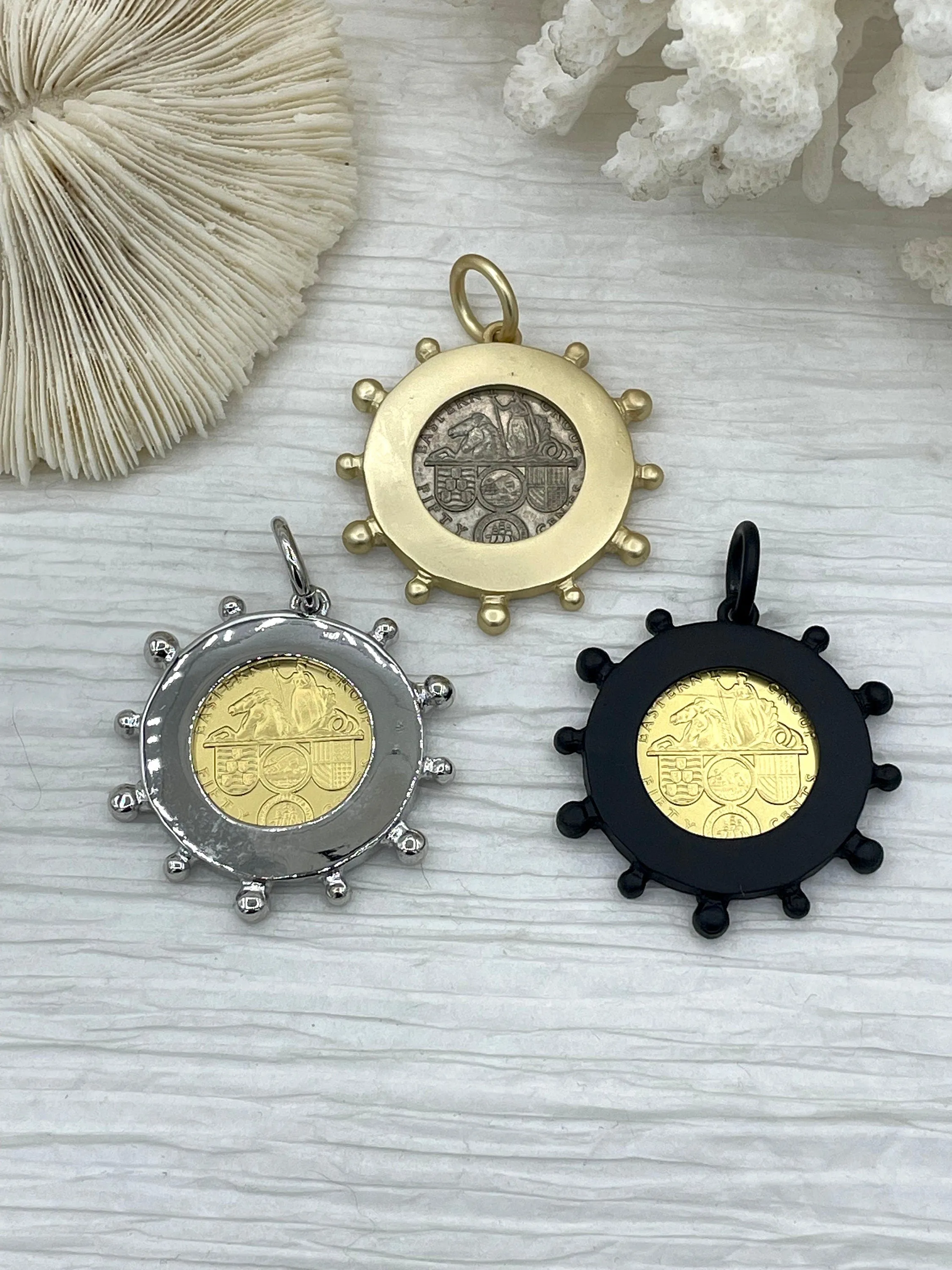 Queen Elizabeth II Coin Pendant, Queen Elizabeth Replica Coin, Royal Coin Pendant, Vintage Coin, Reproduction Coin 5 Styles Fast Ship